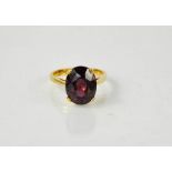 9ct yellow gold oval garnet ring - Size M - weight 4g