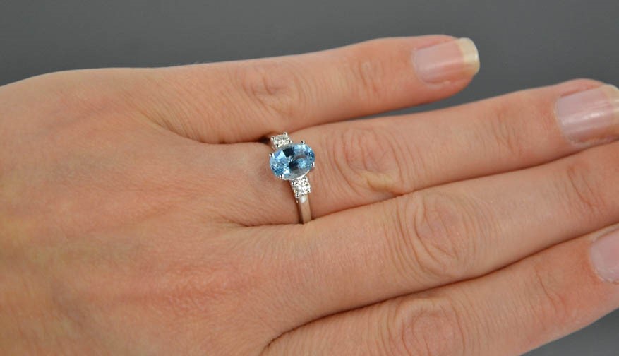 An 18ct white gold, aquamarine and diamond ring, the 1.20ct aquamarine flanked by 0.20cts diamonds - Image 2 of 7