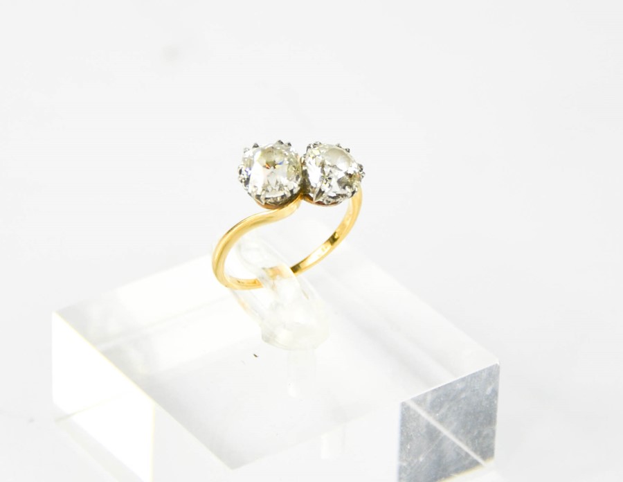 An 18ct gold 'Toi et Moi' diamond crossover ring, set with two large diamonds, each approximately - Image 3 of 8