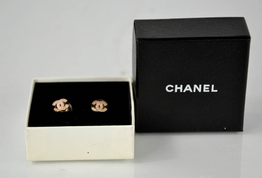 A pair of rose gold coloured and diamante Chanel stud earrings in the original box - Image 2 of 4