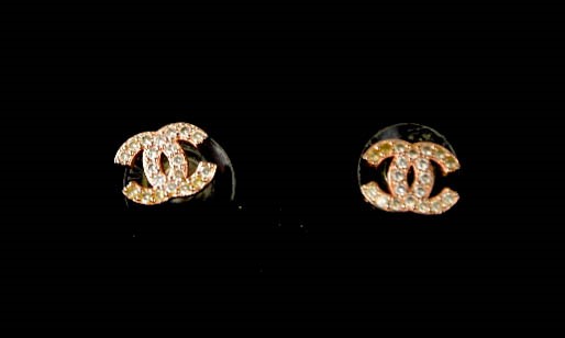 A pair of rose gold coloured and diamante Chanel stud earrings in the original box - Image 3 of 4