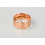 A 9ct rose gold wedding band, 3.8g.