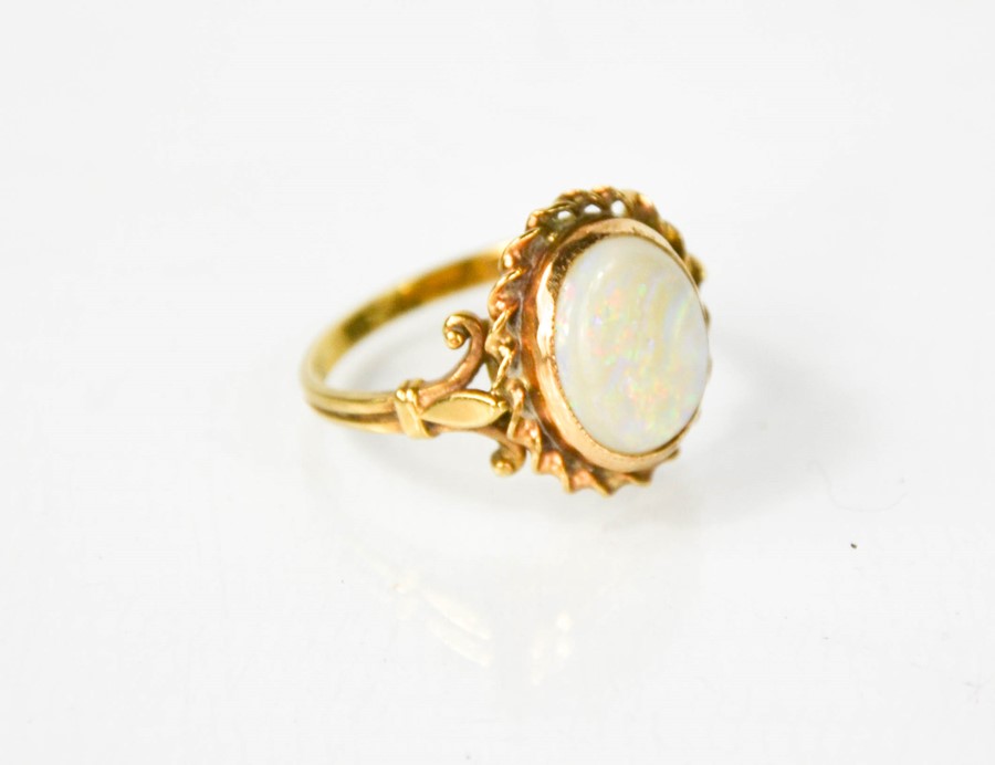 A 18ct gold and opal ring, 3.7g. - Image 3 of 3