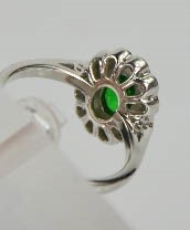 An 18ct white gold and tsavorite garnet and diamond ring, the tsavorite approximately 1.10ct, the - Image 5 of 5