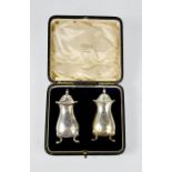A pair of silver sifters, Birmingham 1914, 2.95toz.