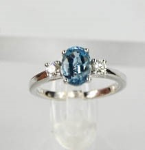 An 18ct white gold, aquamarine and diamond ring, the 1.20ct aquamarine flanked by 0.20cts diamonds - Image 5 of 7