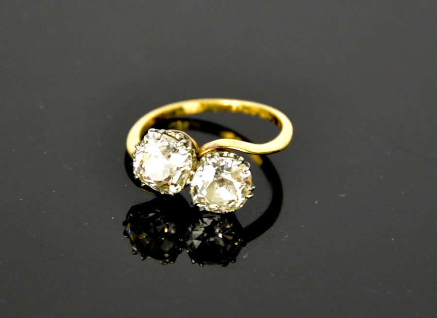 An 18ct gold 'Toi et Moi' diamond crossover ring, set with two large diamonds, each approximately - Image 5 of 8