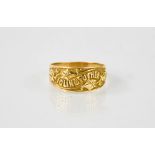 A 9ct gold Victorian sweetheart ring, hallmarked 1886, with chased design and inscription I Cling To