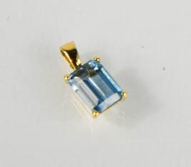 18ct yellow gold emerald cut aquamarine pendant approx 1.50ct - Image 3 of 3