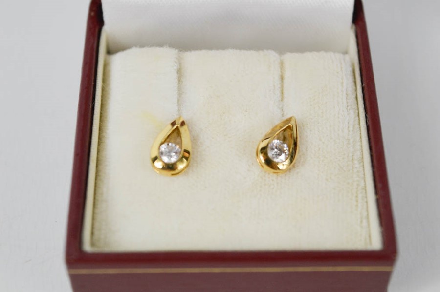 An 18ct yellow gold and diamond earrings - diamond approx 0.33ct - Image 2 of 3