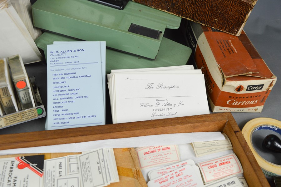 A group of vintage prescription bags, chemists labels and printed ephemera relating to William Allen - Bild 4 aus 4