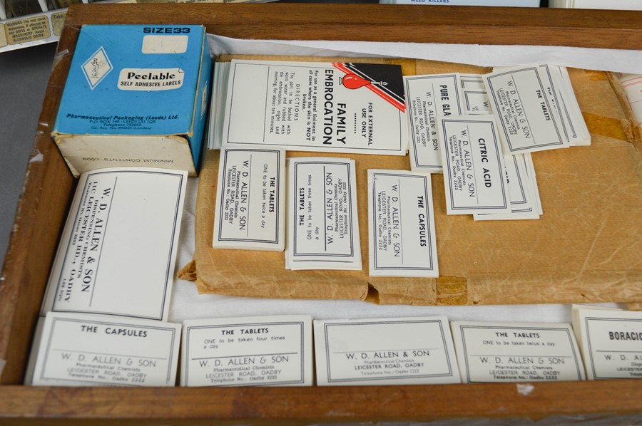 A group of vintage prescription bags, chemists labels and printed ephemera relating to William Allen - Bild 2 aus 4