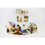 A quantity of chemists accessories, to include scoops, Mable & Co pen, bottles, inks and other
