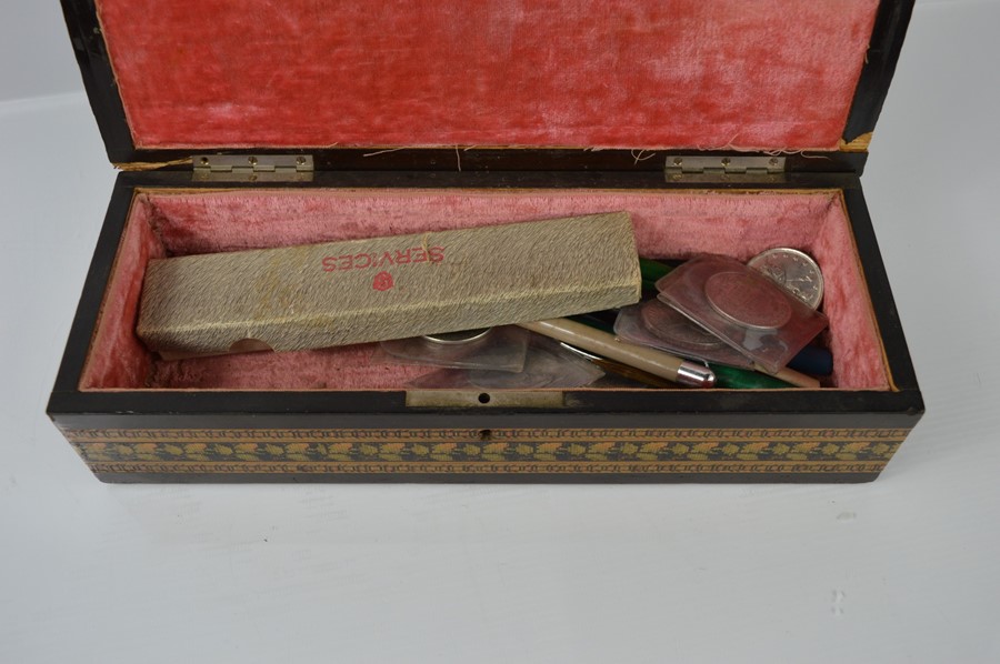 A Tunbridge ware glove box with contents - watch , pens etc - Bild 2 aus 2