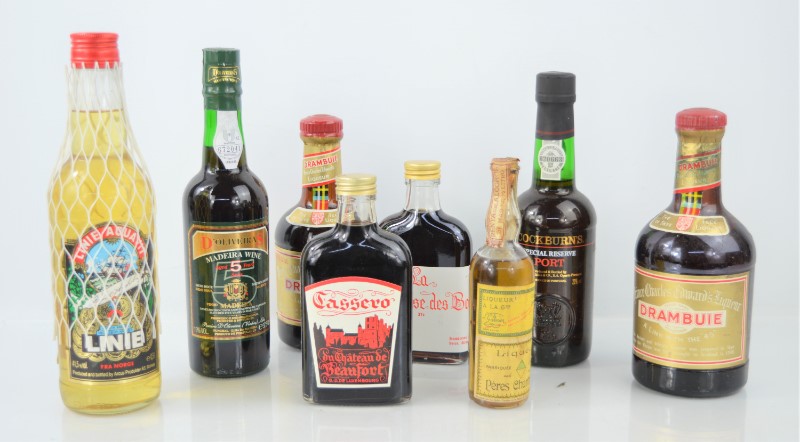 A group of liqueurs, port and wine to include Drambuie, Cockburn's port , Doliveira madeira wine and