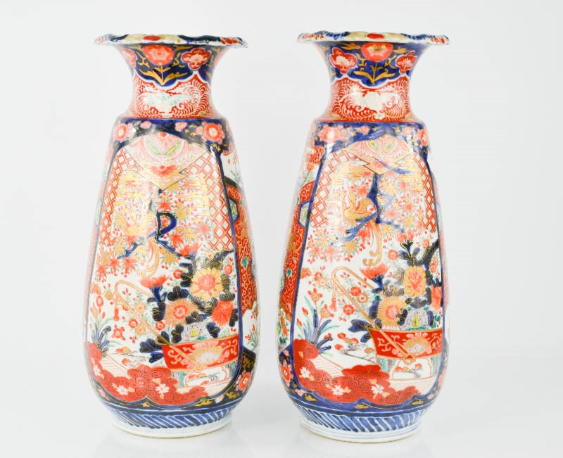 A pair of 20th century Japanese Imari vases, 36cm high.