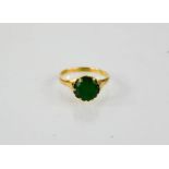 A 14ct gold and emerald ring, 2.8g.
