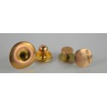 A quantity of 9ct gold collar studs 3g