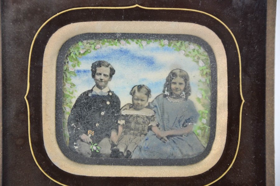 A Victorian '3D' illusion photograph, with hand painted detail. - Image 2 of 2