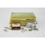 An agate box containing jewellery to include 9ct gold gentleman's dress set, a ring, two vintage