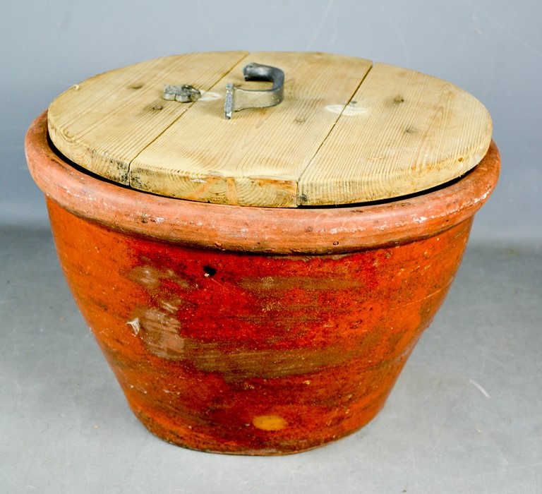 A stoneware pippin with wooden lid