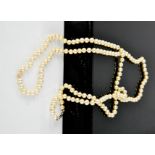 A cultured pearl necklace, 106cm long.