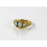 18ct Yellow gold Edwardian three stone Opal ring - Hallmarked 1906 - Size M1/2 - 1.7g