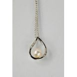 A 9ct white gold and pearl necklace, 2.9g.