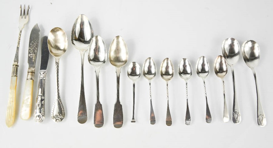 A set of five silver spoons with twist handles, and a selection of various silver spoons, 6.2toz.