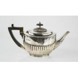 A silver teapot, London 1903, 17toz.