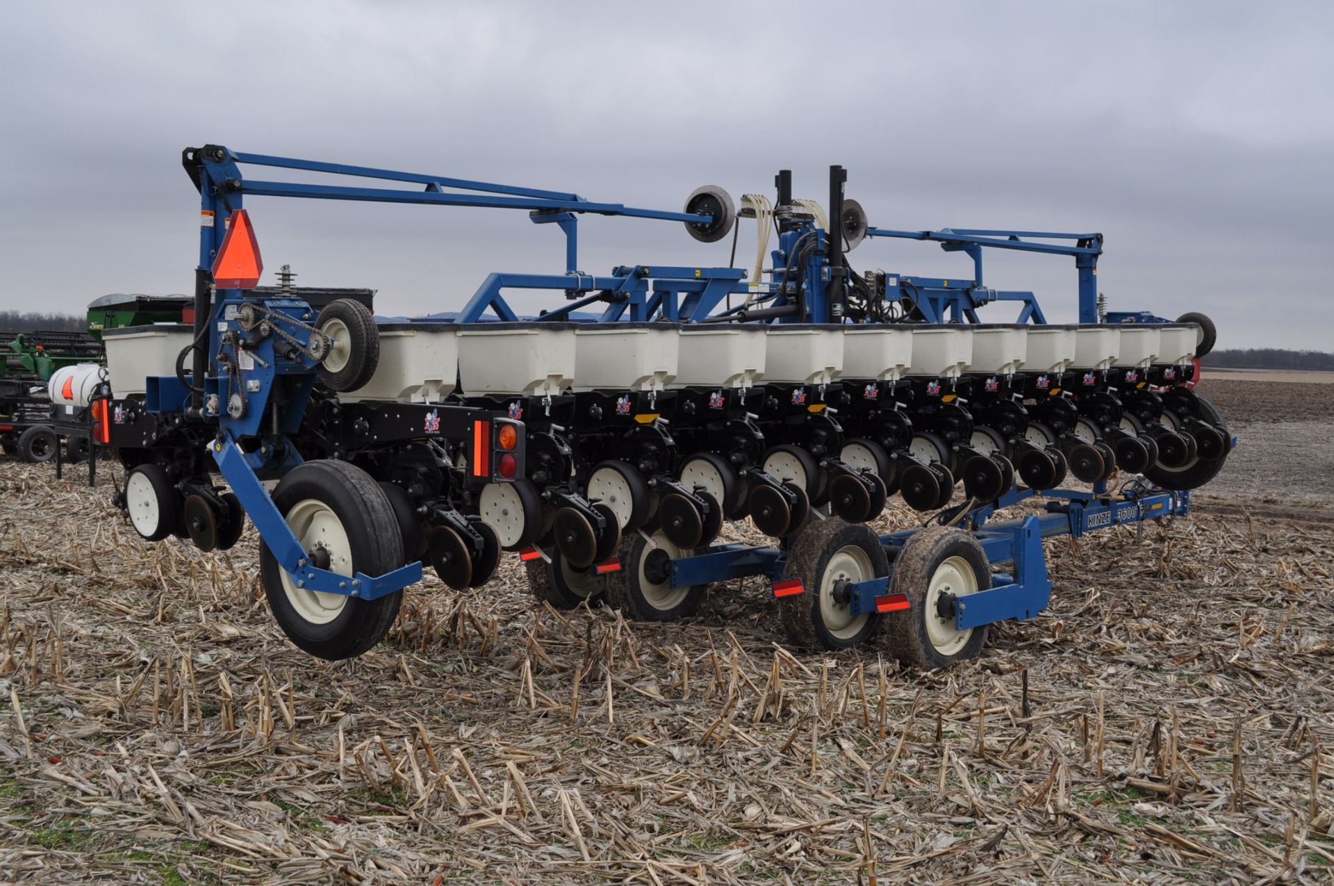 Kinze 3600TR planter, 12/24 twin row, Martin row cleaners, markers, finger pick up, cast closing - Image 4 of 20