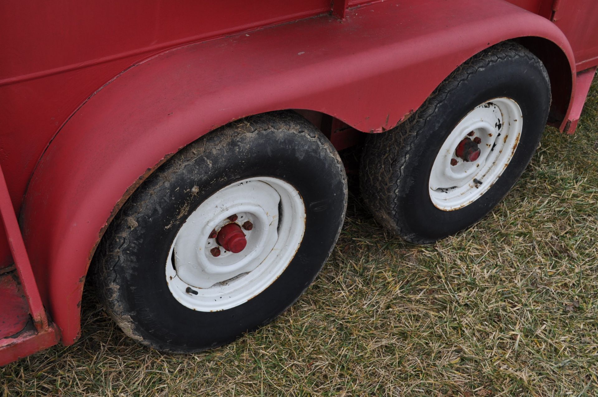 68” x 12.5’ livestock trailer, tandem axle, bumper pull, center gate, rear sliding door, side - Image 6 of 9