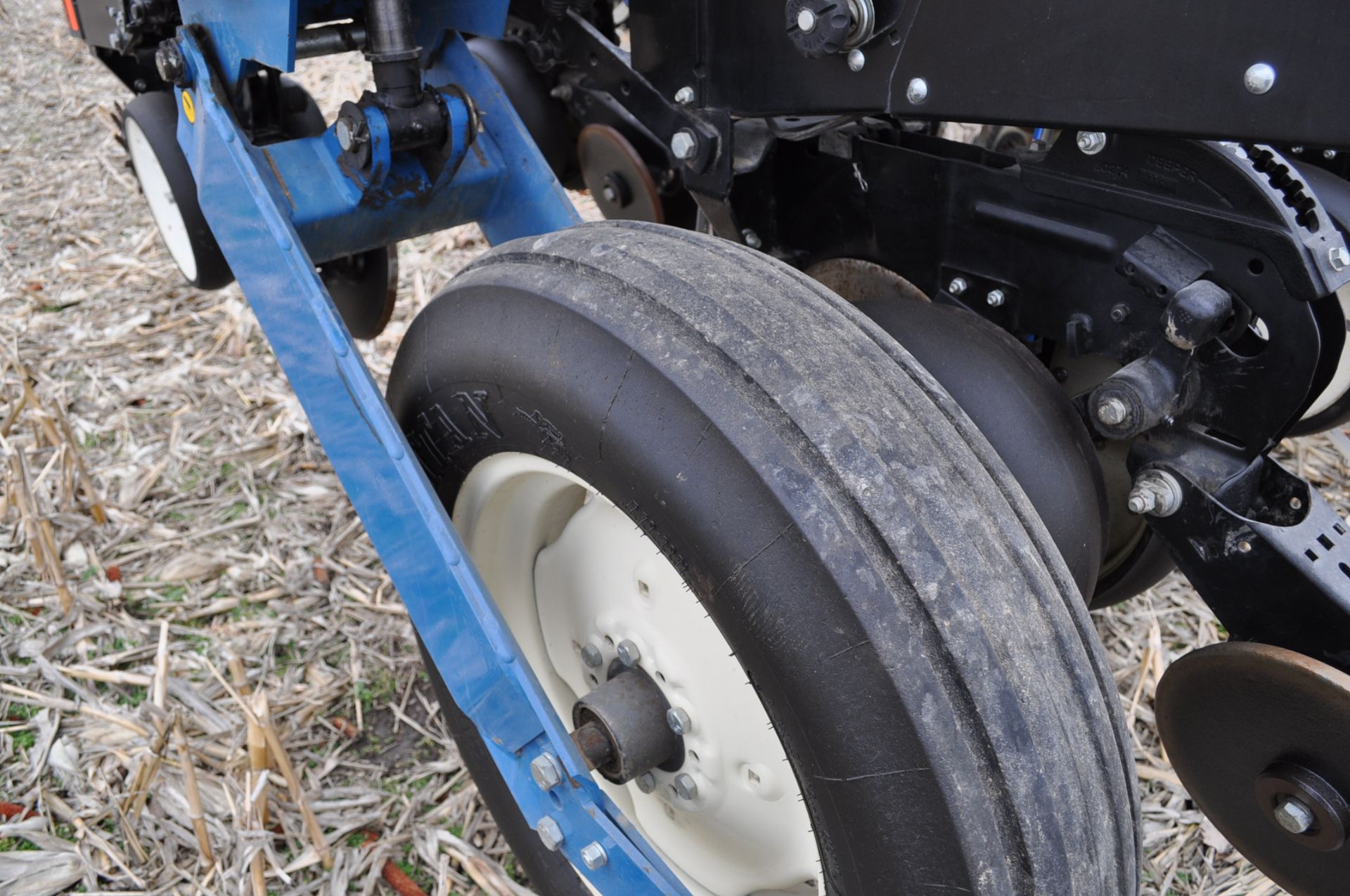 Kinze 3600TR planter, 12/24 twin row, Martin row cleaners, markers, finger pick up, cast closing - Image 14 of 20