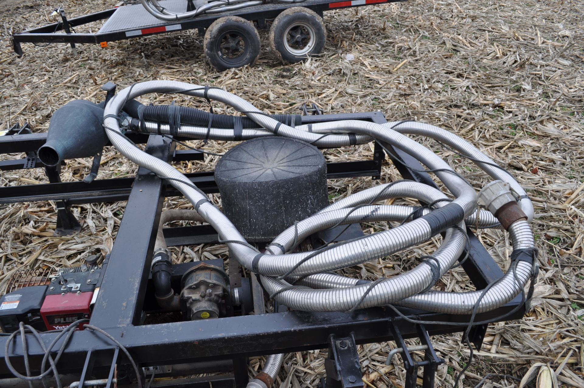 Yetter Seed Jet II air transfer seed tender, holds 2 pro boxes, Briggs & Stratton gas engine - Image 9 of 9