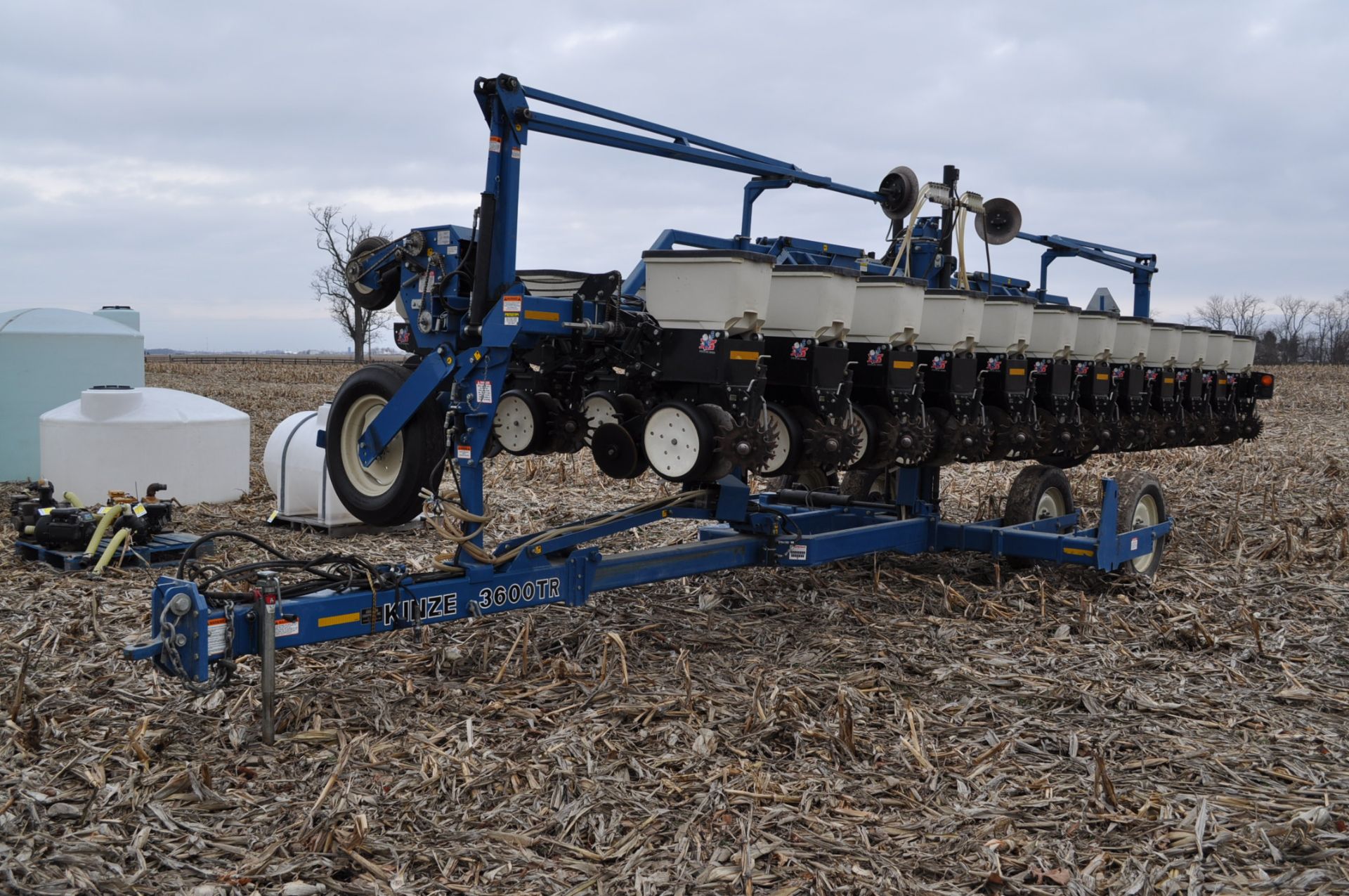 Kinze 3600TR planter, 12/24 twin row, Martin row cleaners, markers, finger pick up, cast closing