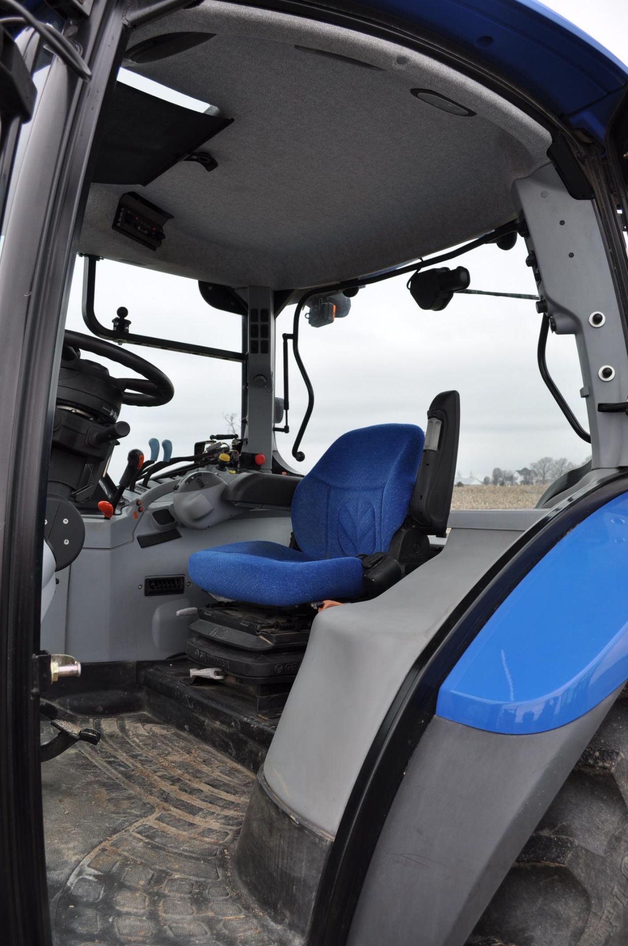 New Holland T6030 tractor, CHA, 16.9 R 38 tires, 11.00-16 front, 6 front wts, 3 hyd remotes, 3 pt, - Image 13 of 21