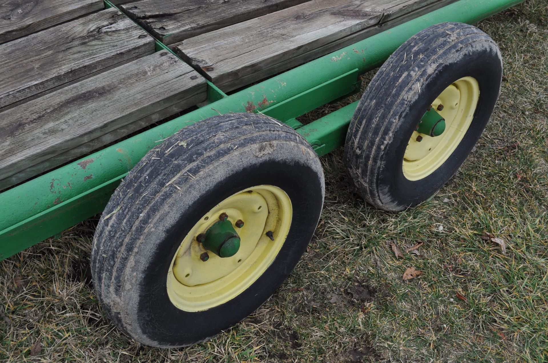 8’ x 28’ JD 201 Donahoe planter trailer, wood floor, 7.50-15 tires - Image 7 of 8