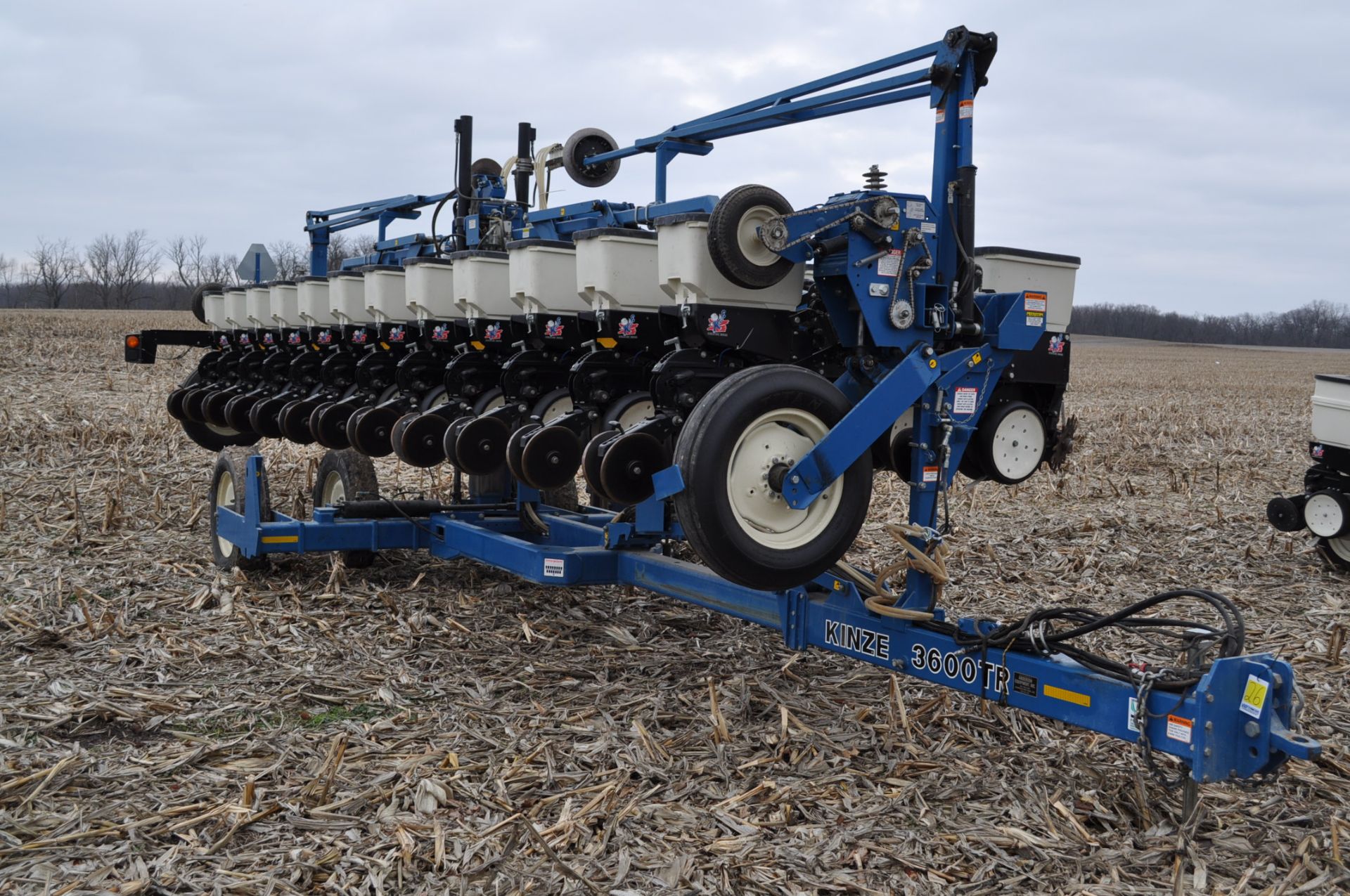 Kinze 3600TR planter, 12/24 twin row, Martin row cleaners, markers, finger pick up, cast closing - Image 2 of 20