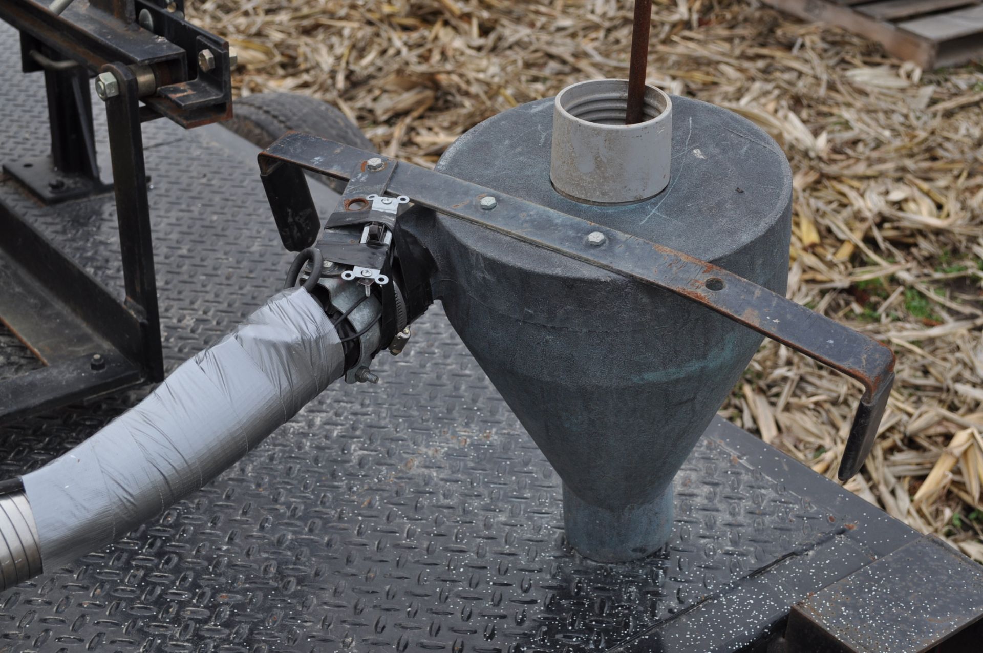 Yetter Seed Jet II air transfer seed tender, holds 2 pro boxes, Briggs & Stratton gas engine, on - Image 7 of 9