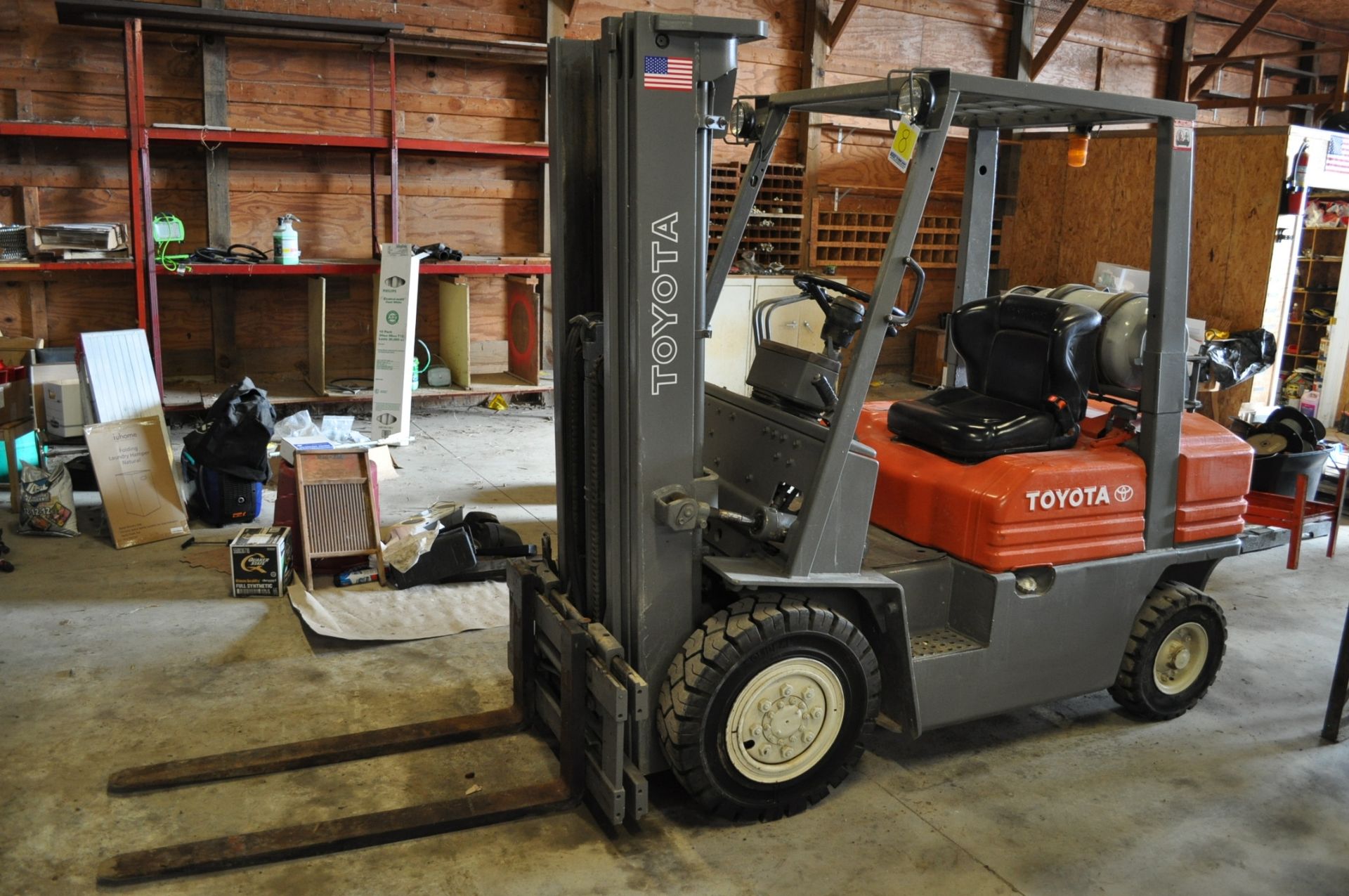 Toyota 5 FG 10-30 forklift, 3 stage lift, 48” forks side shift, LP, solid pneumatic, 10,520 hrs