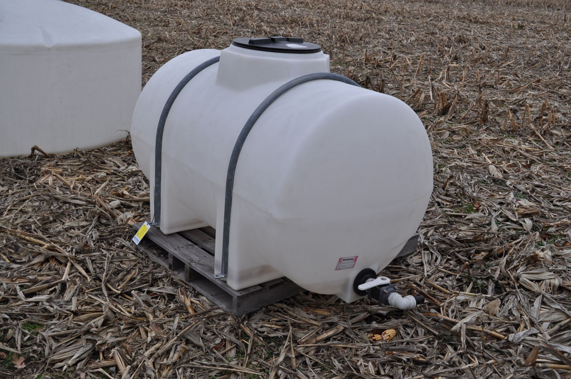 300 gallon poly banded leg tank - Image 2 of 5
