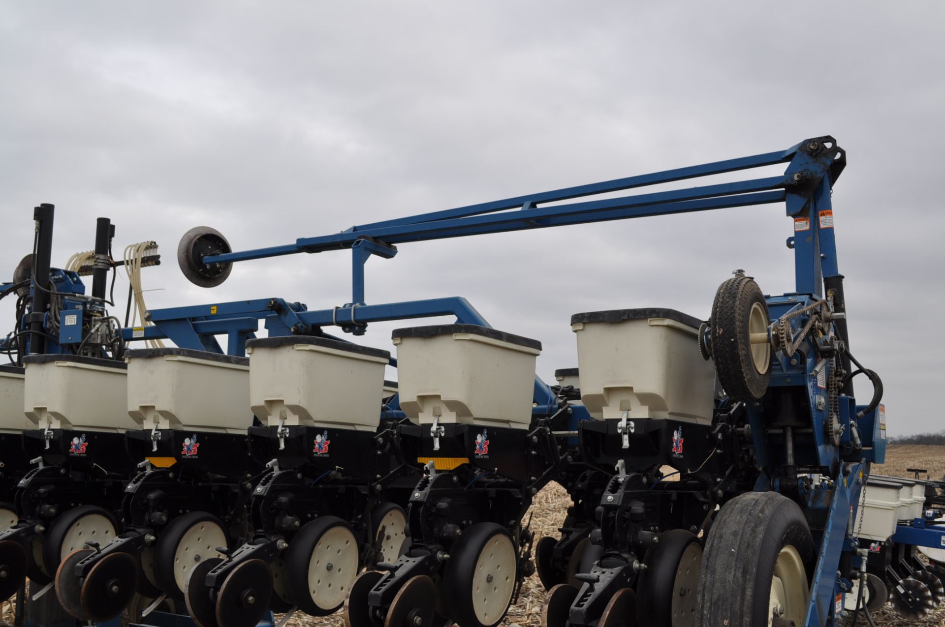 Kinze 3600TR planter, 12/24 twin row, Martin row cleaners, markers, finger pick up, cast closing - Image 16 of 20