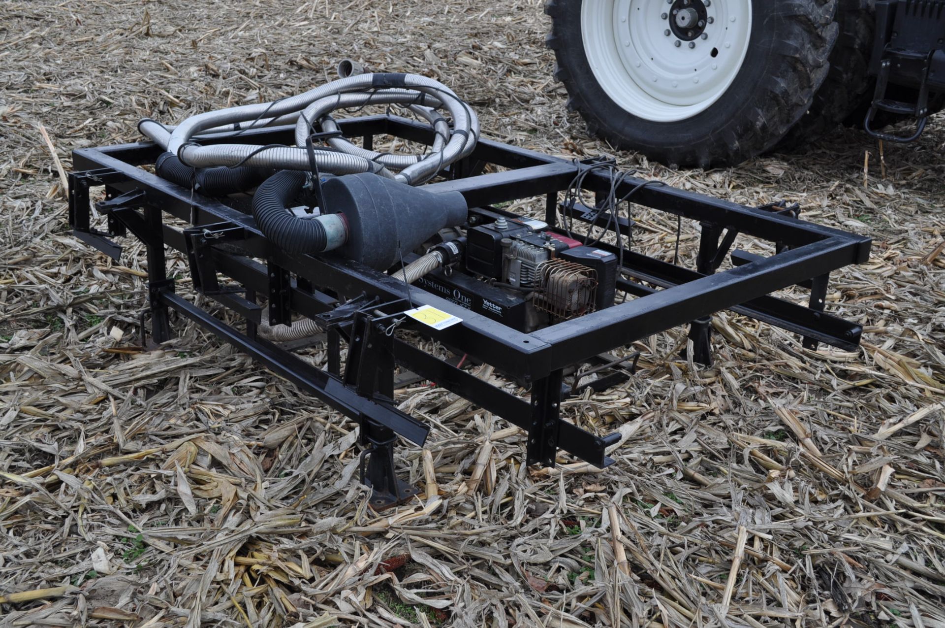 Yetter Seed Jet II air transfer seed tender, holds 2 pro boxes, Briggs & Stratton gas engine