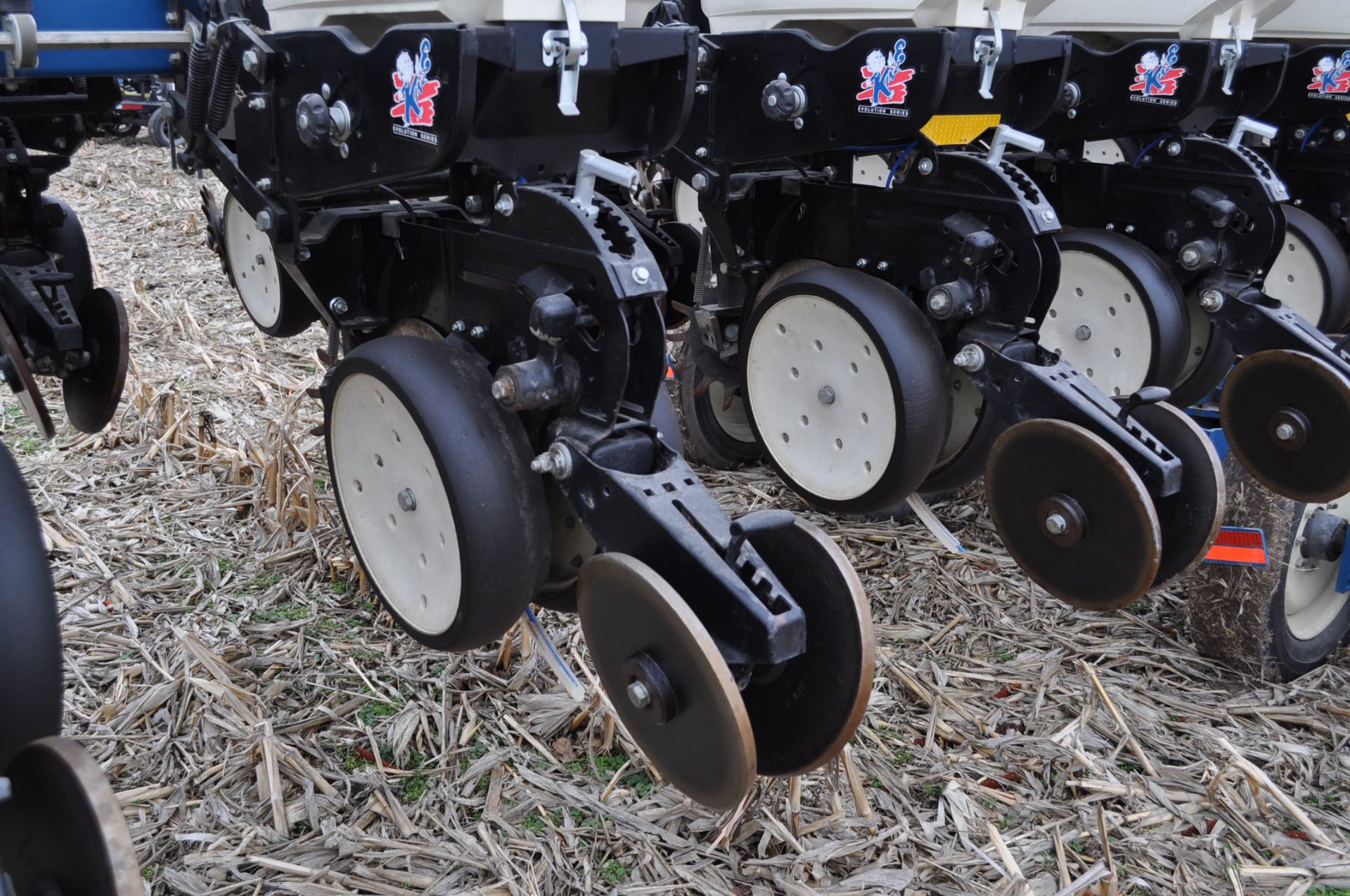 Kinze 3600TR planter, 12/24 twin row, Martin row cleaners, markers, finger pick up, cast closing - Image 7 of 20