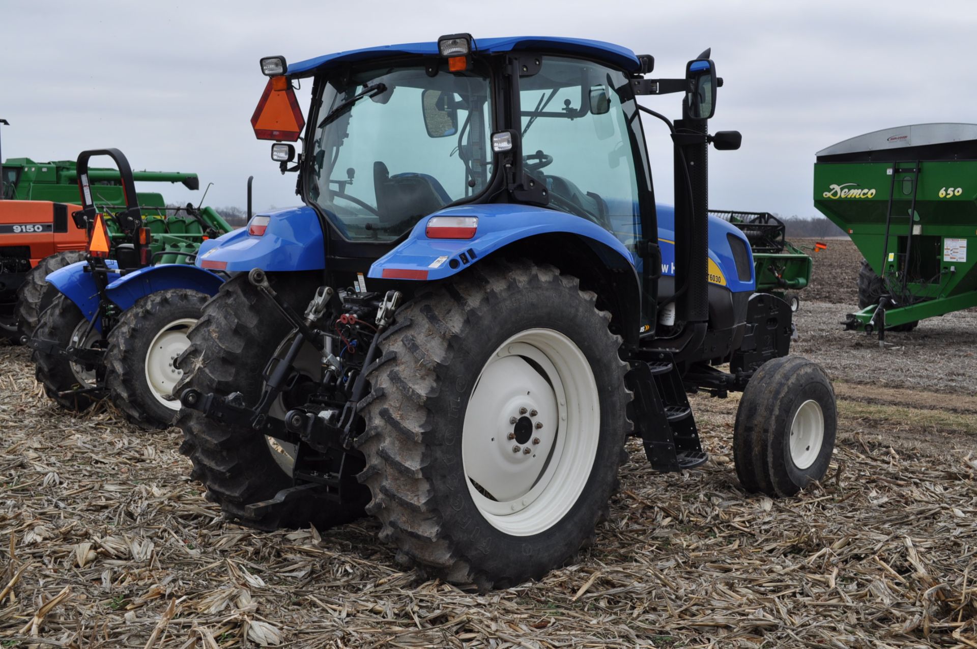 New Holland T6030 tractor, CHA, 16.9 R 38 tires, 11.00-16 front, 6 front wts, 3 hyd remotes, 3 pt, - Image 3 of 21