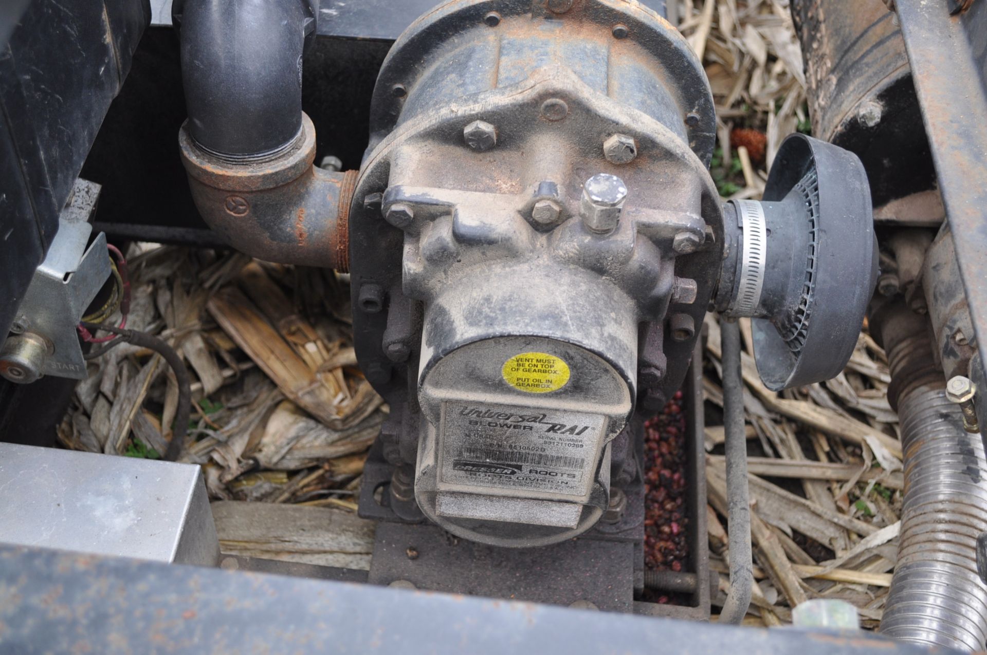 Yetter Seed Jet II air transfer seed tender, holds 2 pro boxes, Briggs & Stratton gas engine - Image 7 of 9