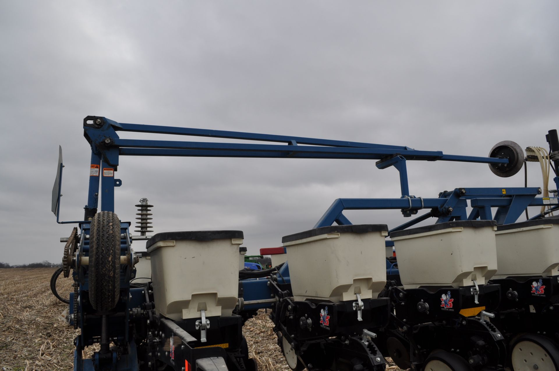 Kinze 3600TR planter, 12/24 twin row, Martin row cleaners, markers, finger pick up, cast closing - Image 15 of 20