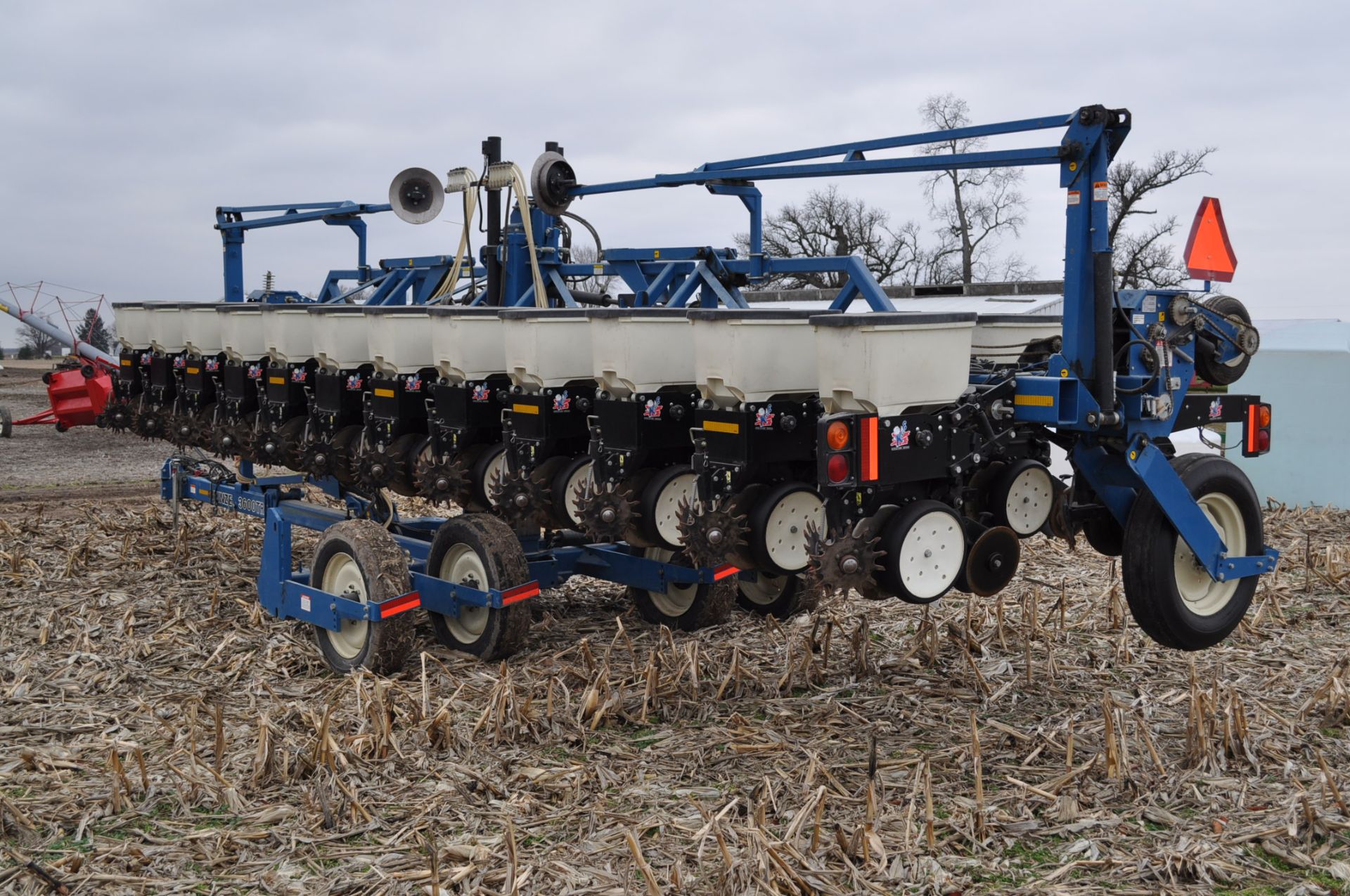 Kinze 3600TR planter, 12/24 twin row, Martin row cleaners, markers, finger pick up, cast closing - Image 3 of 20