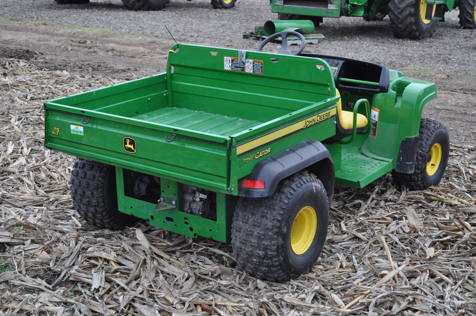 John Deere TS Gator, 4x2, gas, manual dump bed, headlights, 112 hrs, SN 091053 - Image 3 of 10