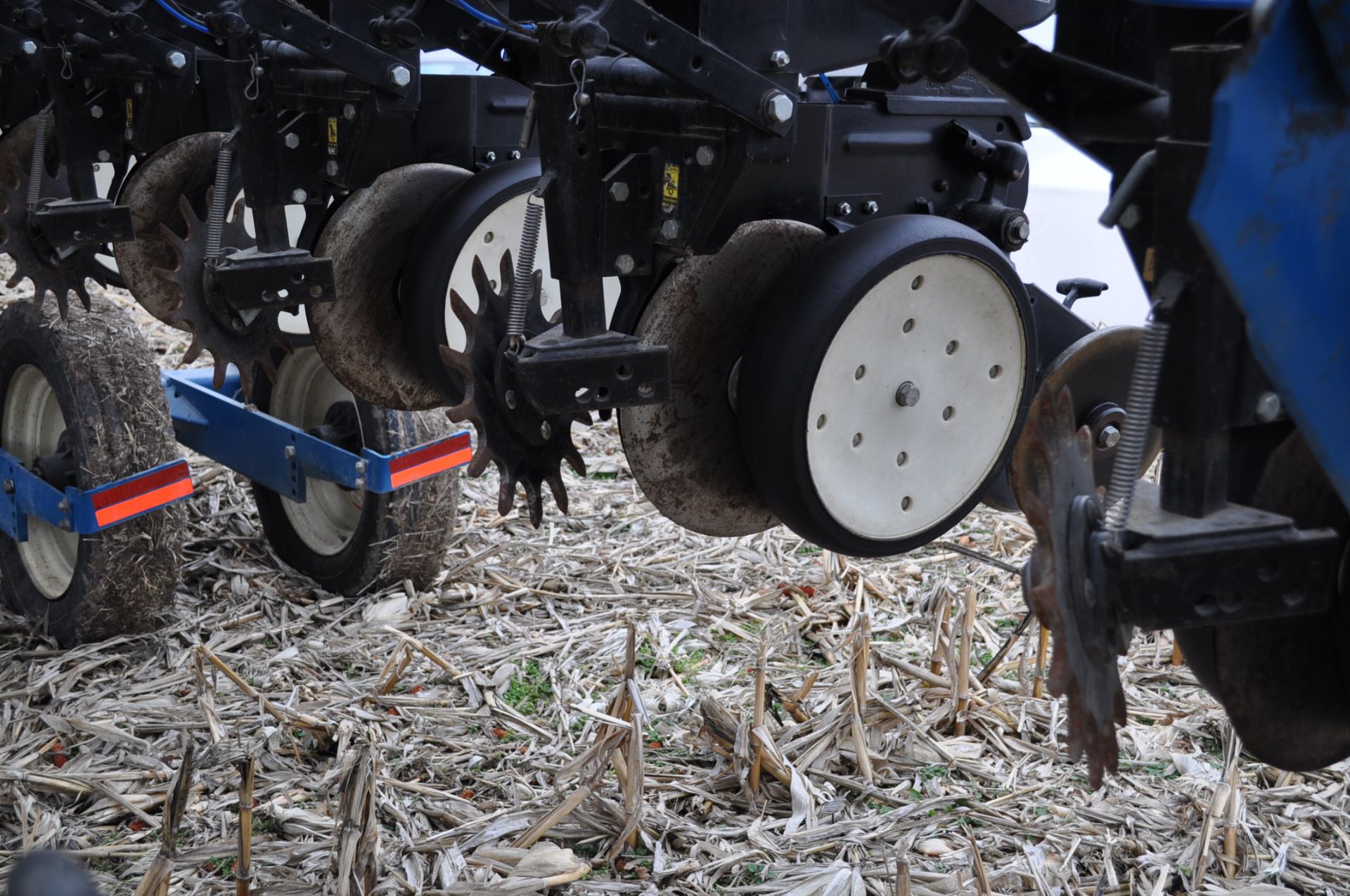 Kinze 3600TR planter, 12/24 twin row, Martin row cleaners, markers, finger pick up, cast closing - Image 9 of 20